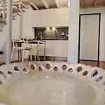 Casa Di Giulia Con E Cucina, Matrimoniale Con Tetto A Vista E Grande Parco Circostante *