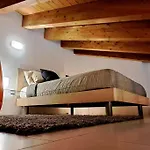 Casa Di Giulia Con E Cucina, Matrimoniale Con Tetto A Vista E Grande Parco Circostante Lägenhet Serravalle d'Asti