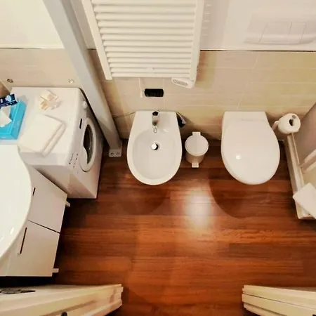 Casa Di Giulia Con E Cucina, Matrimoniale Con Tetto A Vista E Grande Parco Circostante