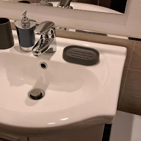 Casa Di Giulia Con E Cucina, Matrimoniale Con Tetto A Vista E Grande Parco Circostante